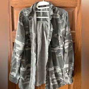 Express camouflage button down